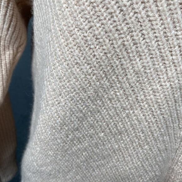 H&M baby pink soft v-neck tunic length long sleeve sweater. Size XS - Picture 7 of 9